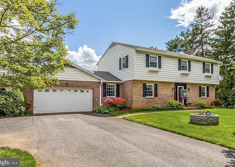 1st image of 9604 Labrador Ln