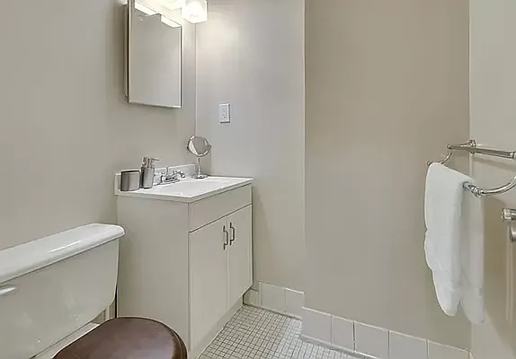 Rented by Douglas Elliman | media 14