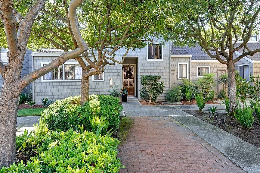 Attractive Townhome