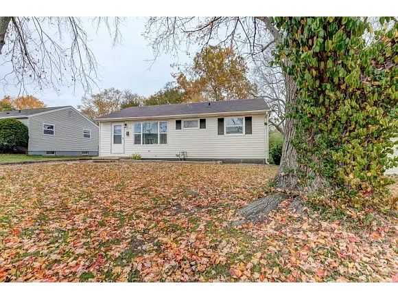 52 La Salle Dr photo 1