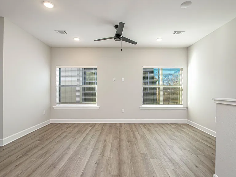 1220 W 4th St — Photo 19