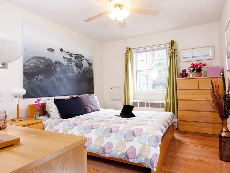 Oak Ridge Apartments Bedroom