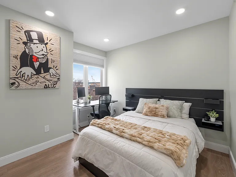 277 Border St #401 — Photo 10