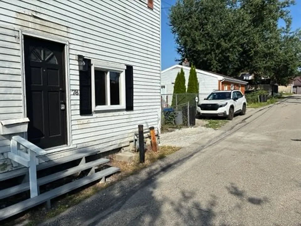78 Cortina Way