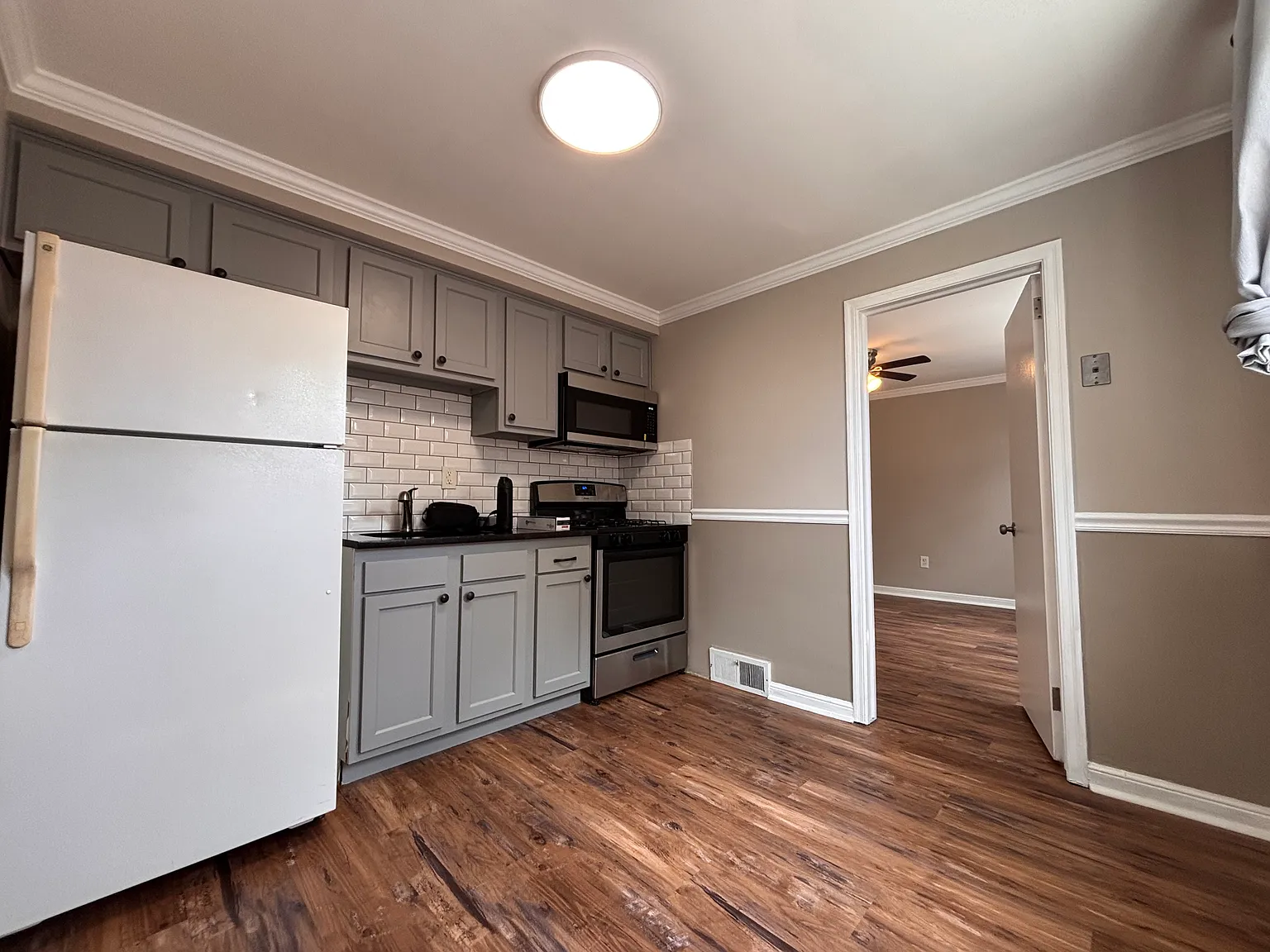 1 bed, 700 sqft, $1,300 — Photo 4
