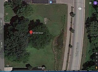 569 Mill St, Fontana, WI 53125