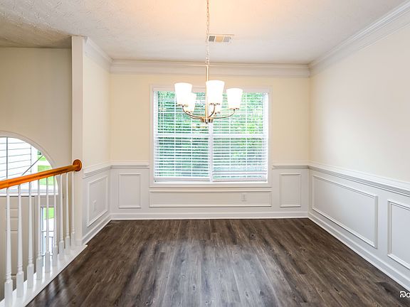 5th image of 805 Lewis Ridge Cir