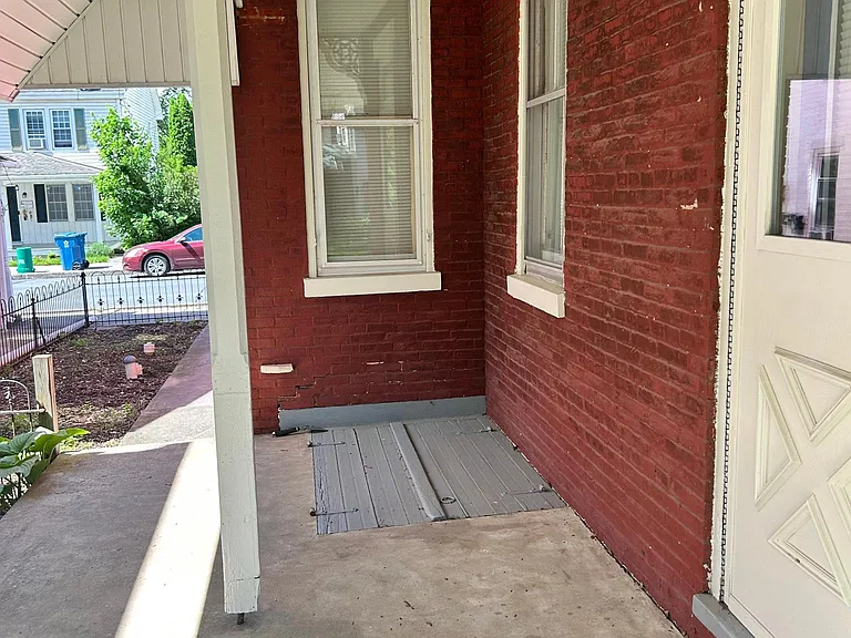79-79 N Charlotte St — Photo 3