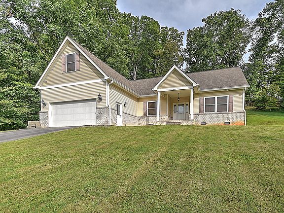 2nd image of 3628 Hazelnut Dr