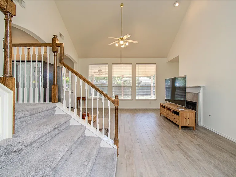20211 Black Canyon Dr — Photo 5