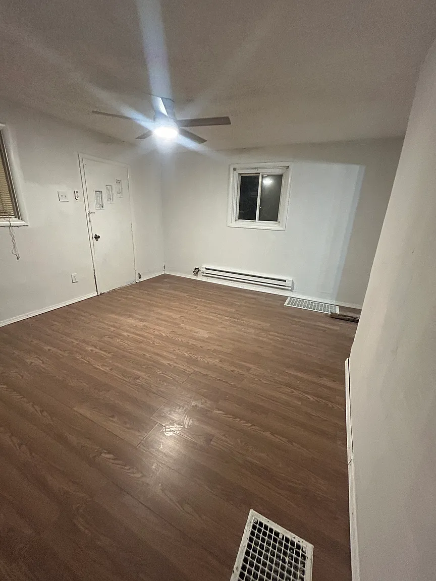 618 McMahon Ave photo 1