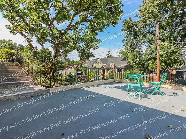 616 SW Moss St — Photo 7