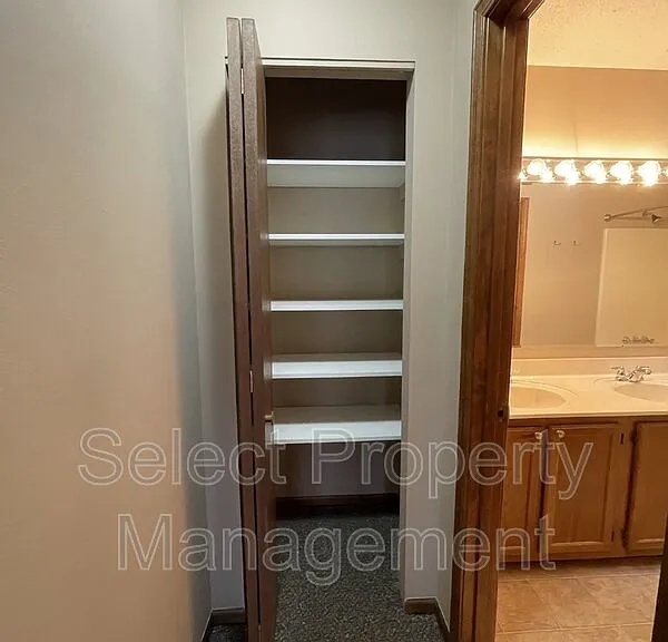 4904 Pinebrook Dr — Photo 14