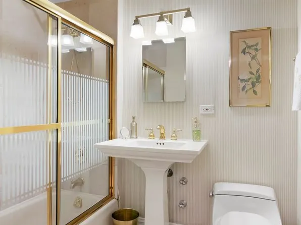 110 East 57th Street image 7 of 8