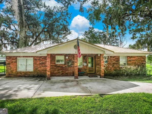 138 South St, Waverly, GA 31565
