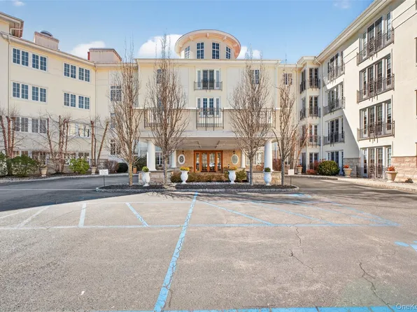 319 Trump Park, Shrub Oak, NY 10588