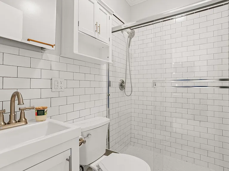 204 6th St #1L — Photo 13
