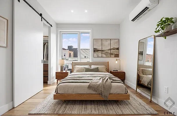 Bedroom, photo 1