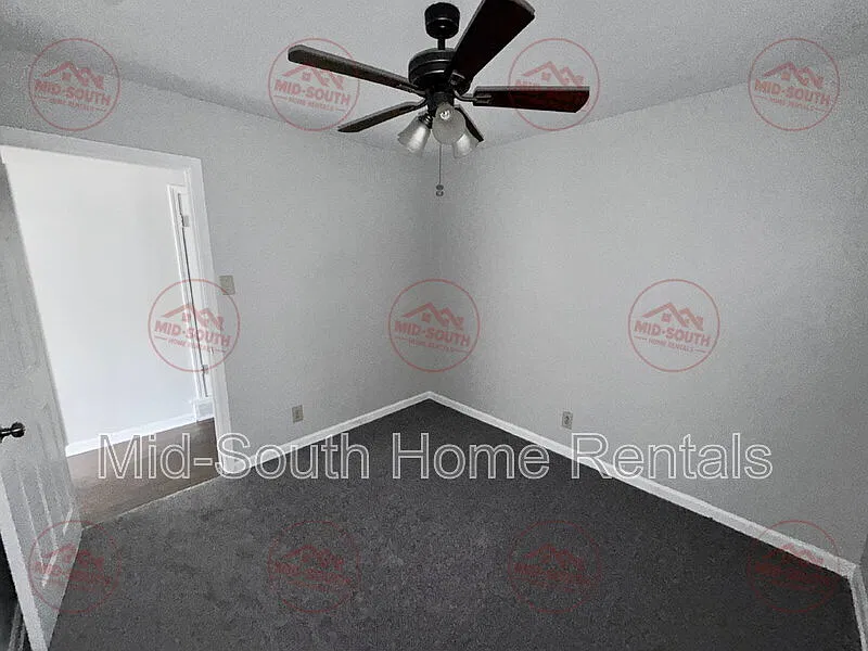 3 bed, 1.0 bath, 1099 sqft, $1,050 — Photo 3