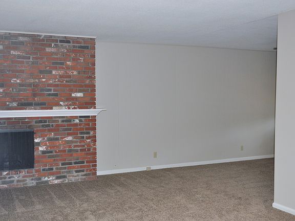 5th image of 705 W 101st Ter