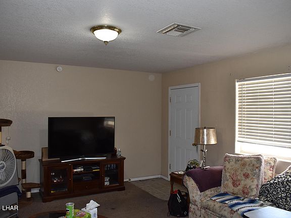 4th image of 2241 Holly Ave