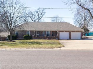 207 N 4th St, Odessa, MO 64076