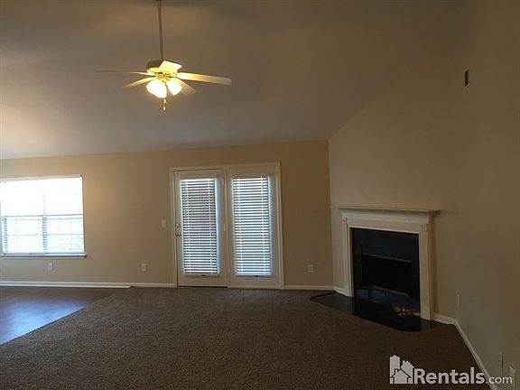 5th image of 22 Vineyard Haven Dr