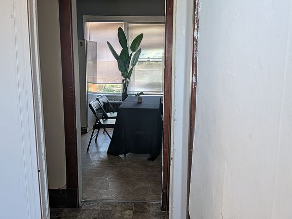 2nd image of 627 W Jefferson St