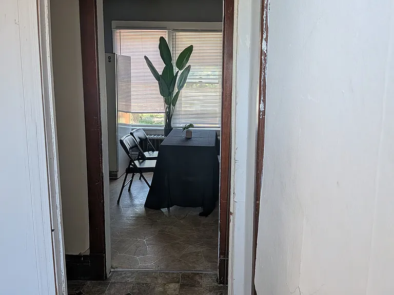 627 W Jefferson St — Photo 2