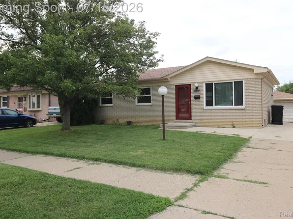 27206 Perry St, Roseville, MI 48066