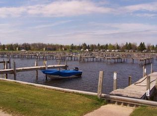 156 Lakeview Dr, Warroad, MN 56763