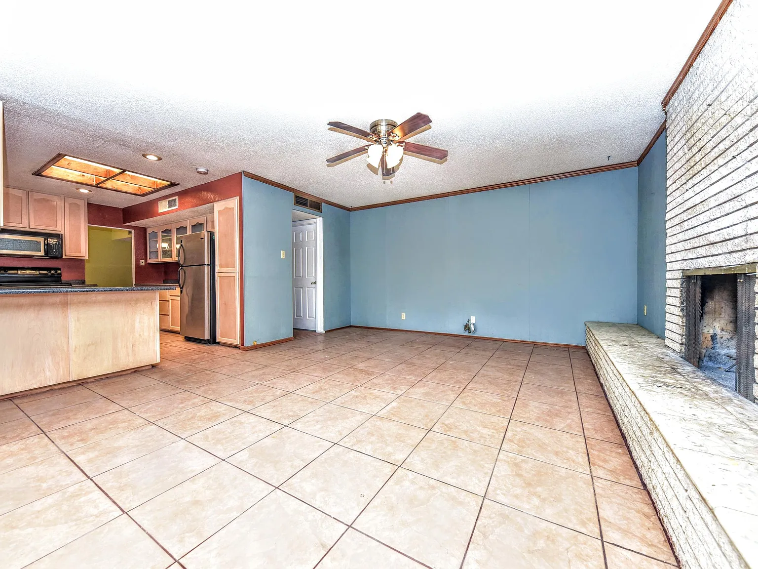 3 bed, 2.0 bath, 1783 sqft, $1,950 — Photo 3