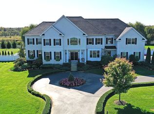 7 Manchester Ct, Columbus, NJ 08022
