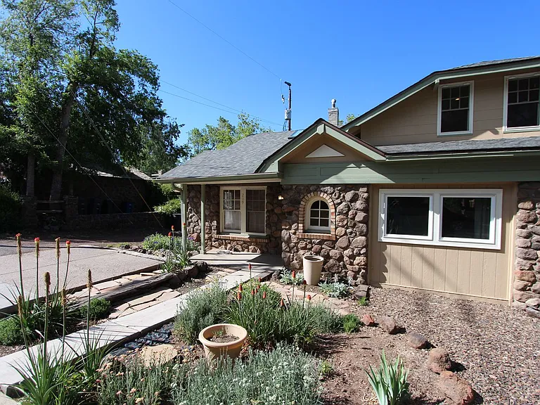 209 E Dale Ave — Photo 3