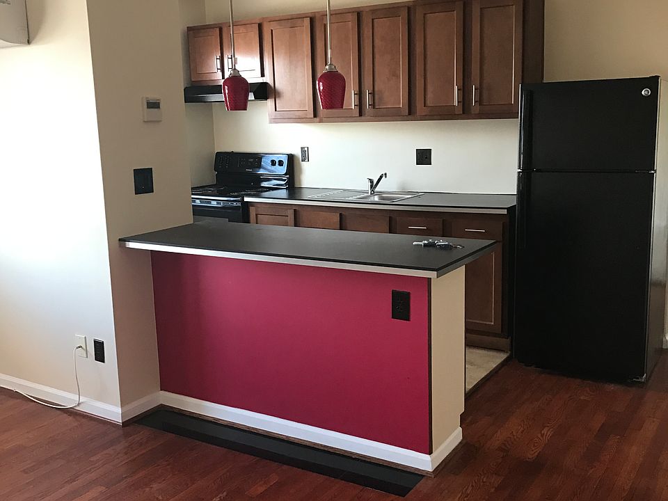 2nd image of 1609 21st Pl SE APT 2