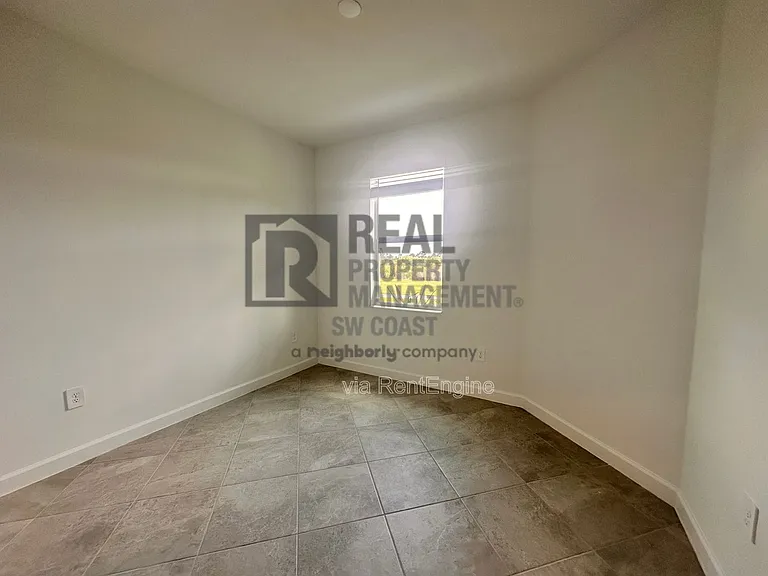20501 Hazelnut Ct S — Photo 5