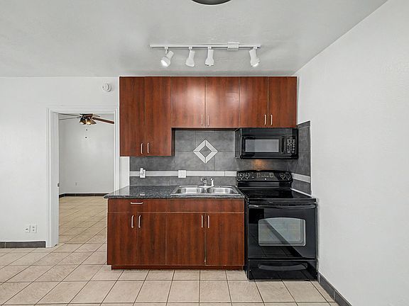 4th image of 815-821 827th W #3