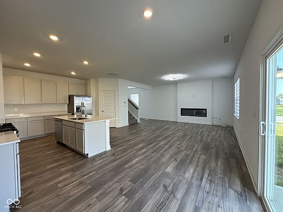 5th image of 5730 Fire Opal Way