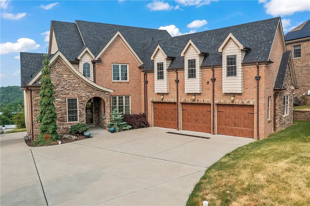 1475 Network Dr photo 1