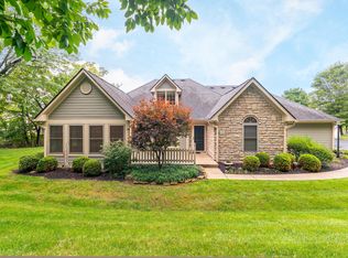 1492 Pine View Dr, Lancaster, OH 43130