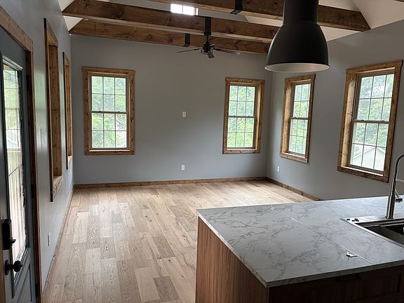 5th image of 46 Toms Park Cir