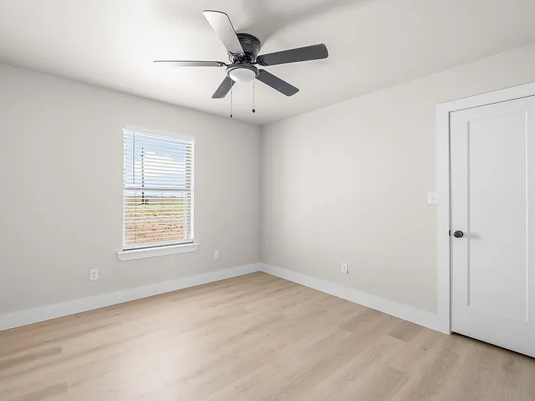 10611 East Cres #7400 — Photo 25