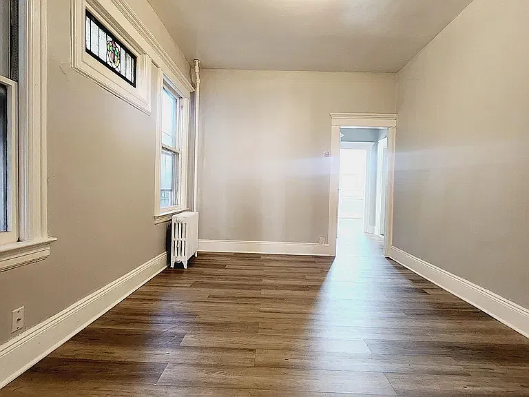 3 bed, 1000 sqft, $2,500 — Photo 3