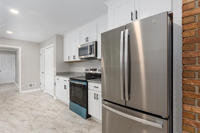 400 Derby Ln — Photo 22
