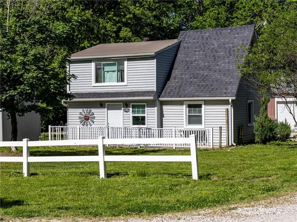 1514 N Lyne St, Raymore, MO 64083