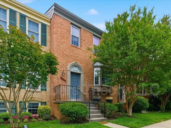 12328 Quiet Hollow Ct, Fairfax, VA 22033