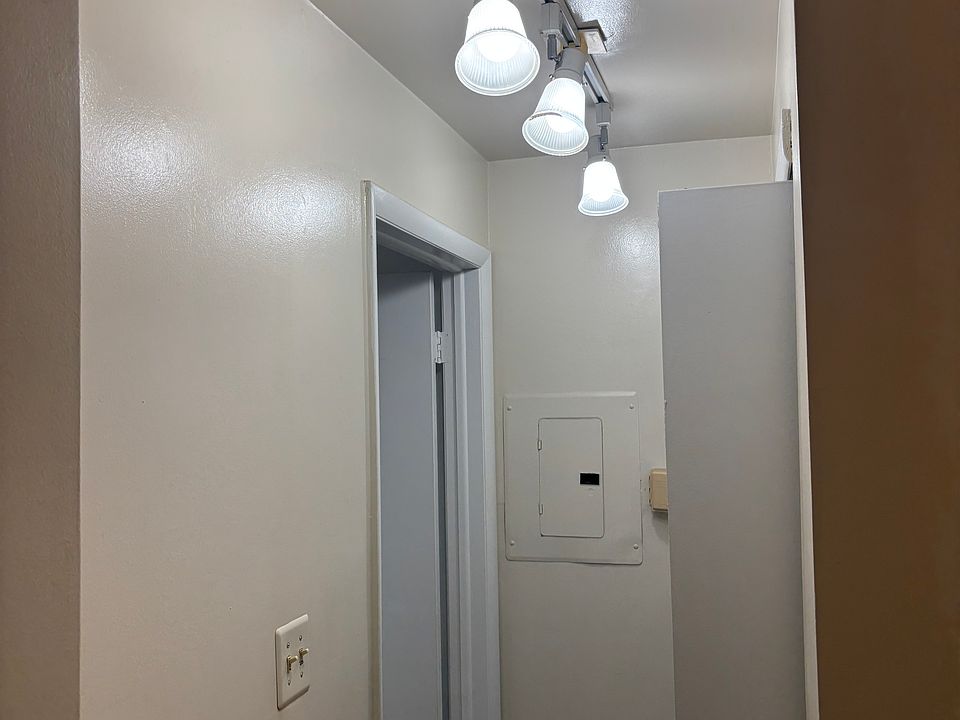 1st image of 1221 Ravens Crest Dr