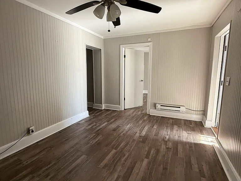 2153 Memorial Ct #8 — Photo 2