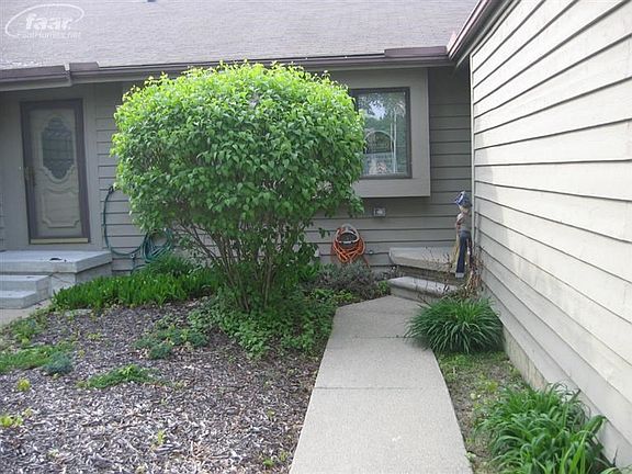 2nd image of 2454 Valley Oaks Cir