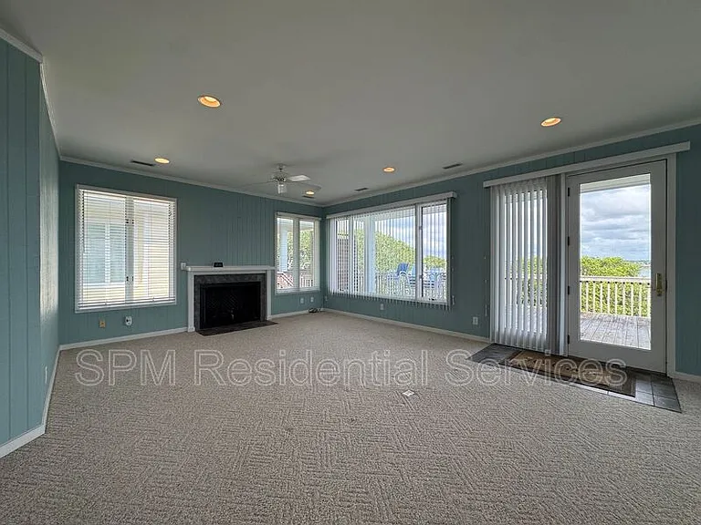 1154 Monroe Ln — Photo 4